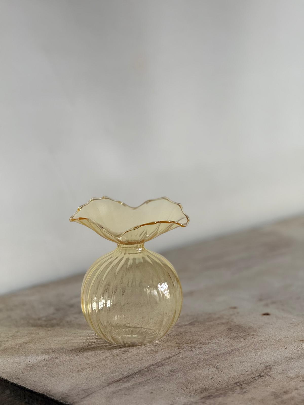 Vas Petal – Smörgul, 11,5×9