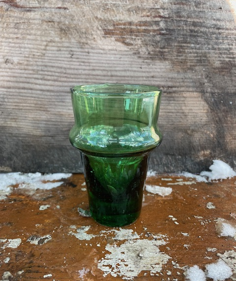 Grönt dricksglas i återvunnet glas -M