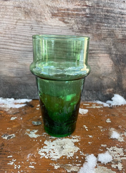 Grönt dricksglas i återvunnet glas -L