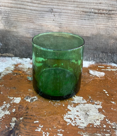 Grönt dricksglas i återvunnet glas utan kant - S