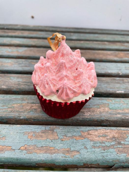Cupcake med rosa maräng att hänga i granen